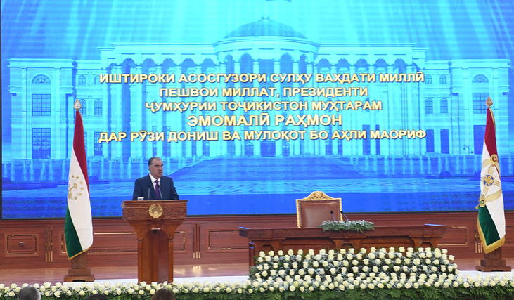 Нигаронии Эмомалӣ аз таҳлилгарон: Шумо соҳаи маорифро интиқод накунед!