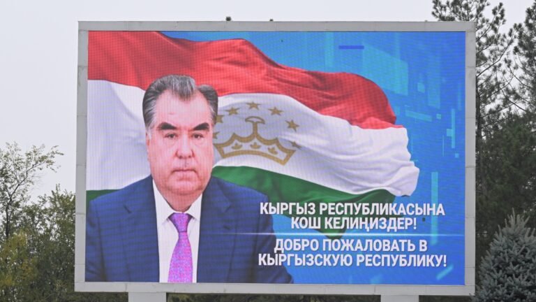 Сафари Эмомалӣ Раҳмон ба Қирғизистон