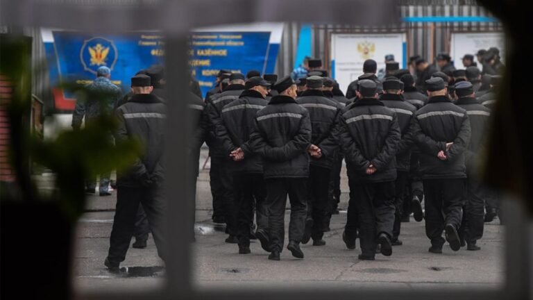 Киҳо шомили “бахшиш”-и Эмомалӣ Раҳмон шуданд?