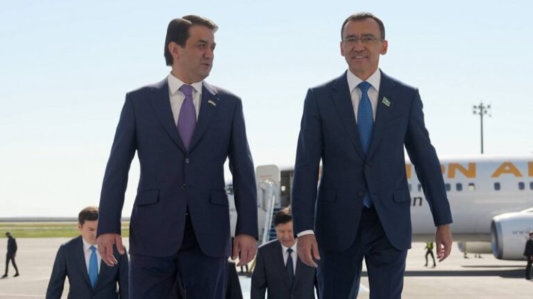 Рустами Эмомалӣ ба Қазоқистон рафт