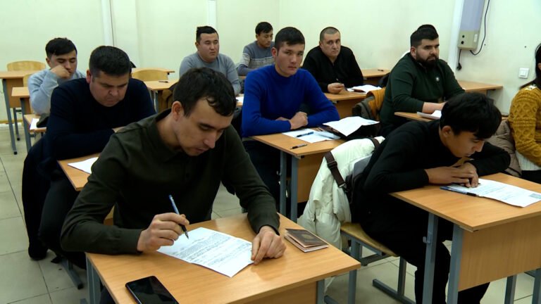 Узбекистон: Имтиҳони муҳоҷирон дар Русия содда карда шавад
